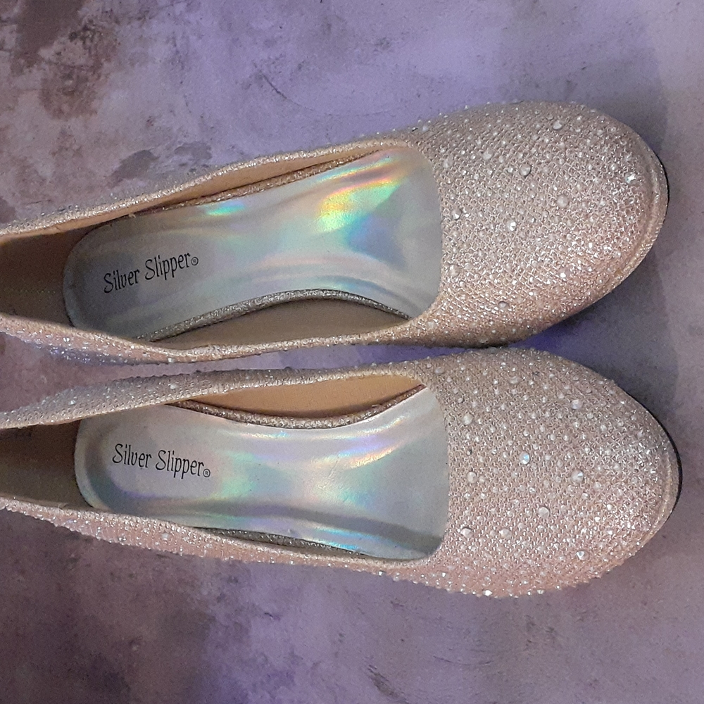 Gold pumps